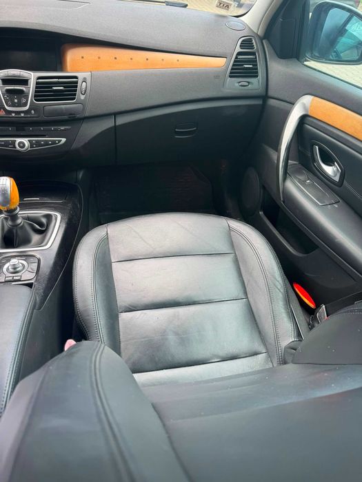 Renault Laguna 2.0 dCi 110 CP – 2008 – 2.000 €