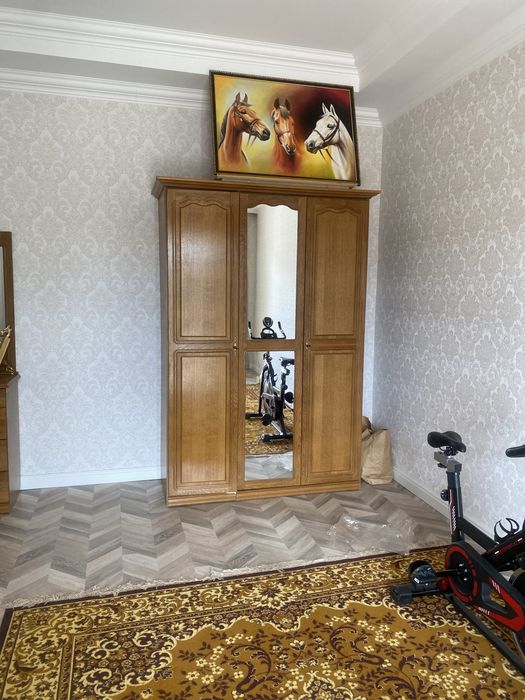 Стол , спальный гарнитур