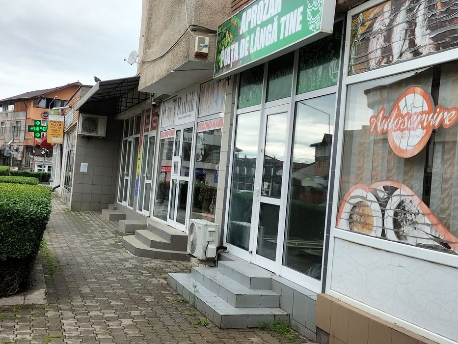 Vând spațiu comercial