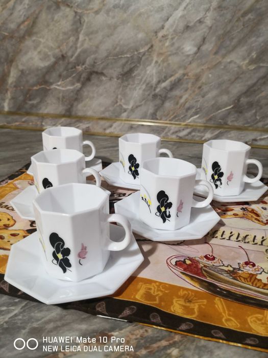 Сервизи за кафе-бял и черен-по 6чаши с чинийки