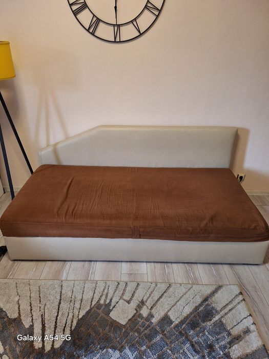 Тапицирано легло