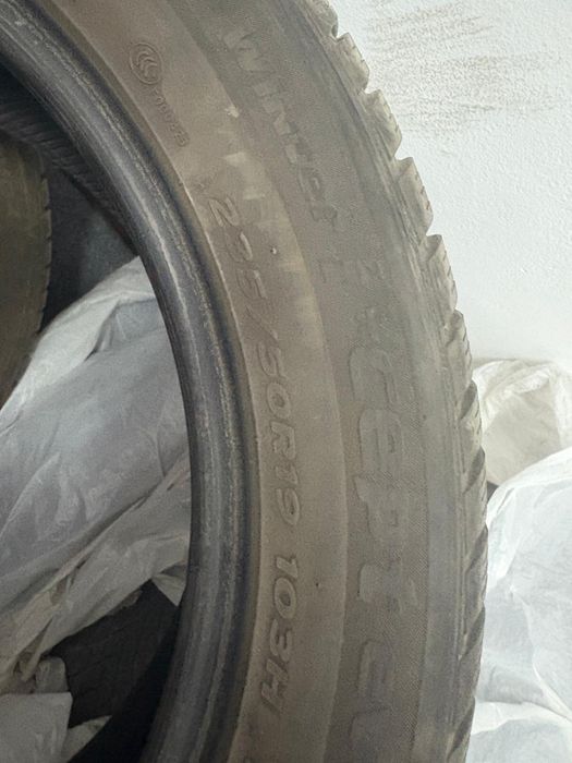 Vand set 4 anvelope iarna 235/50 R19