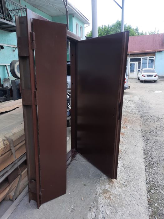 Срочно продам двухстворчатые двери