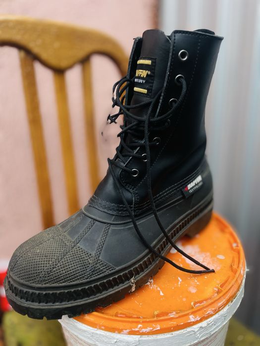 Продам спец сапоги баффин