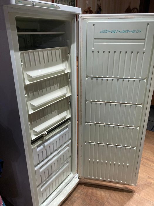 Продам  морозильную камеру Stinol