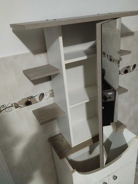 Dulăpior baie cu oglindă.