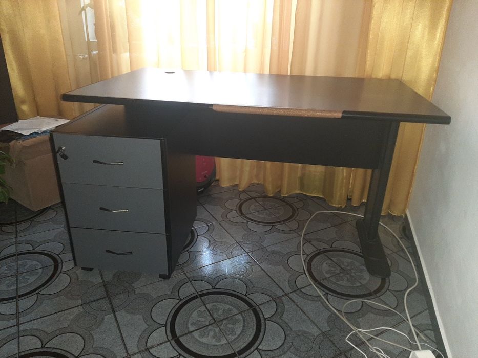 Birou cadru metalic