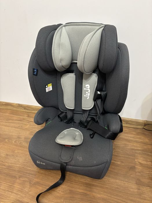 Scaun auto cu sistem isofix