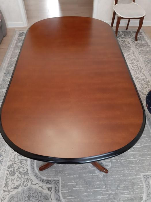 Стол для гостинной