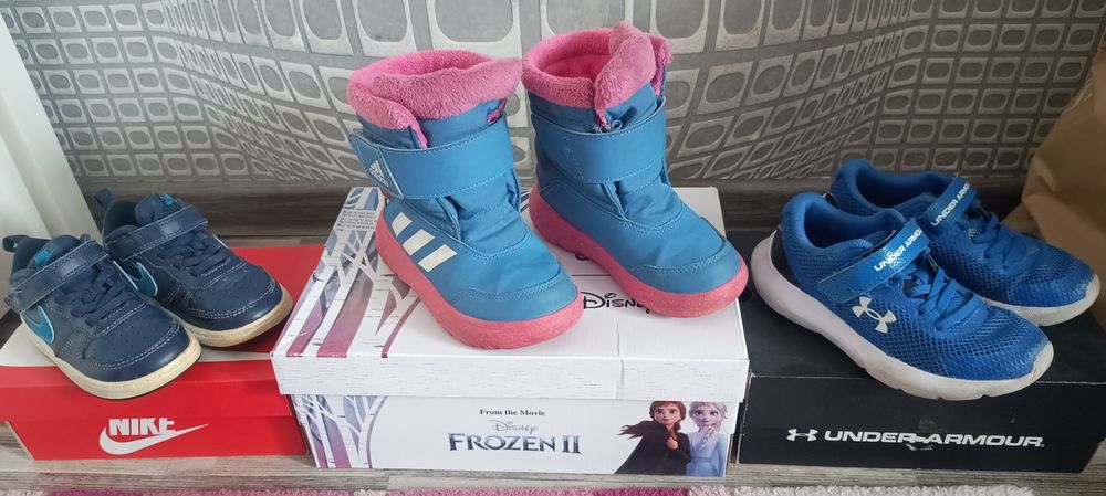 Trei perechi: Adidas Frozen (27), Under Armour Surge 4 (28), Nike (25)