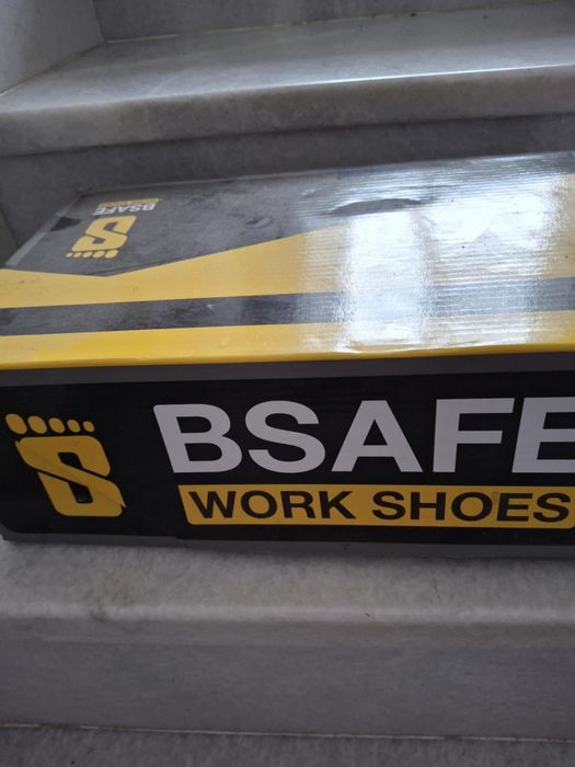 Продавам Мъжки Работни Обувки Чисто  Нови