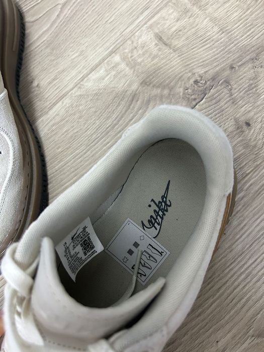 Adidasi Nike air force 1 Luxe marimea 45