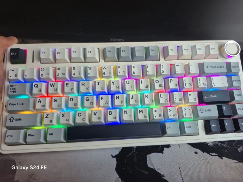 Продам PS 4 и клавиатуру