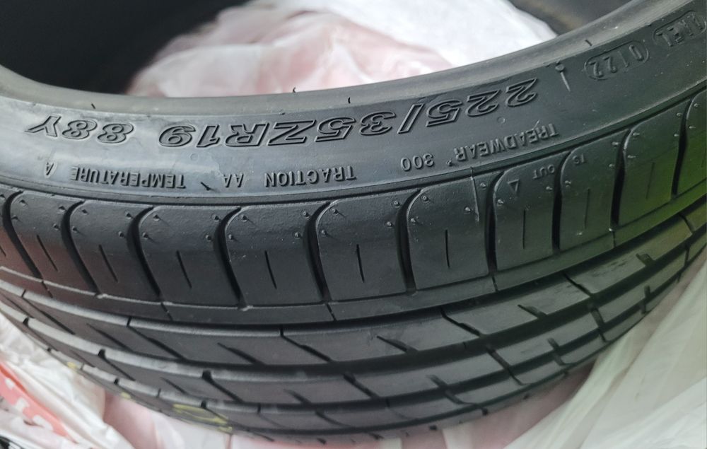 1 Anvelopa vara Nexen 225 35 ZR 19 88Y  dot 0122 profil 7mm