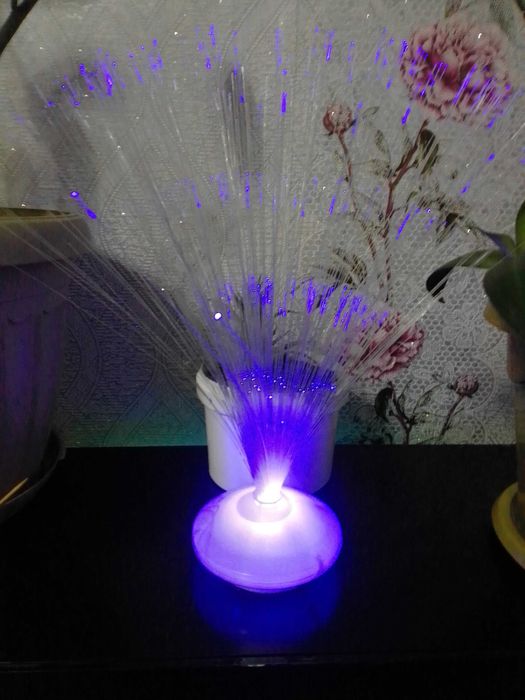 Продам разноцветный ночник.