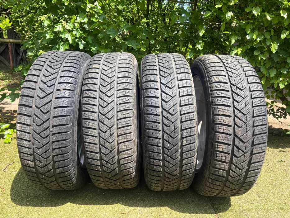 Roți R17 cu anvelope 205/55/R17 Pirelli iarnă