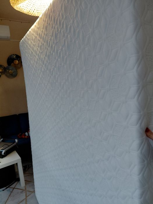 Saltea de pat cu spuma de memorie 160x200