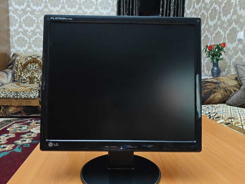 Срочно продаю комплект ПК (кейс+монитор+клавиатура+мышка)