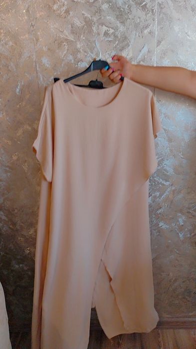 Нови костюми универсален размер съшо отговаря т на хл и ххл