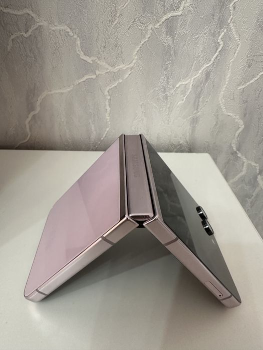 Срочно Samsung Galaxy Z Flip5