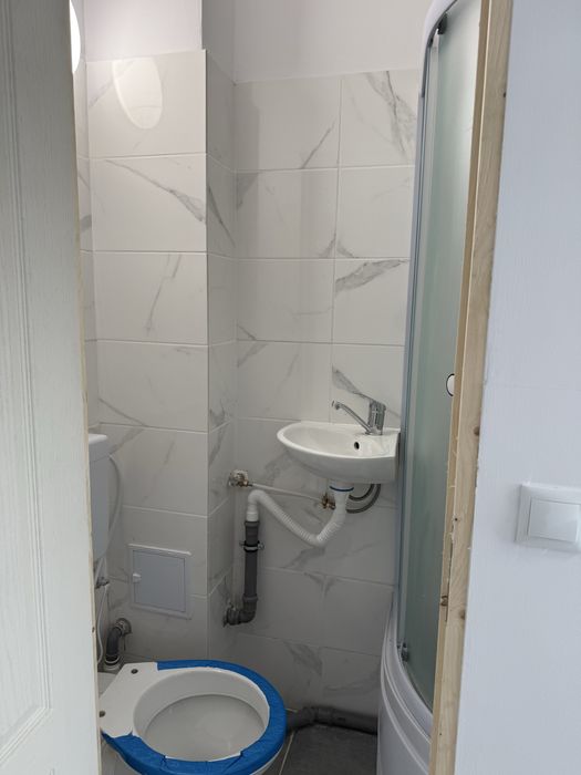 Camera de camin cu baie proprie