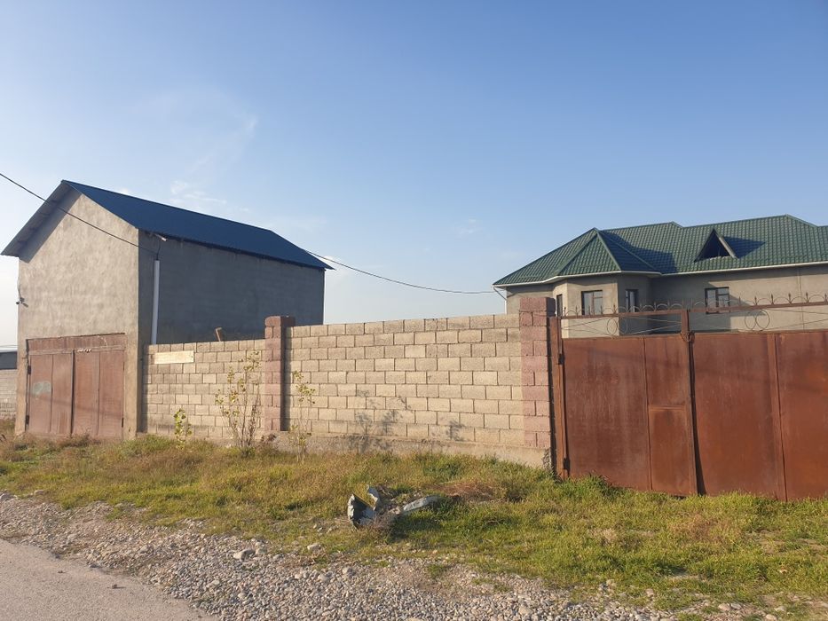 Частный дом с участком.