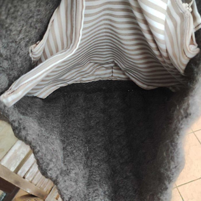 Стилна вълнена чанта с кожена дръжка, ръчно изработена