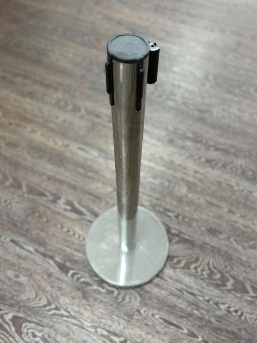 Ленточные стойки ограждения б/у