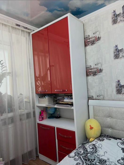 Продам шкаф и письменный стол