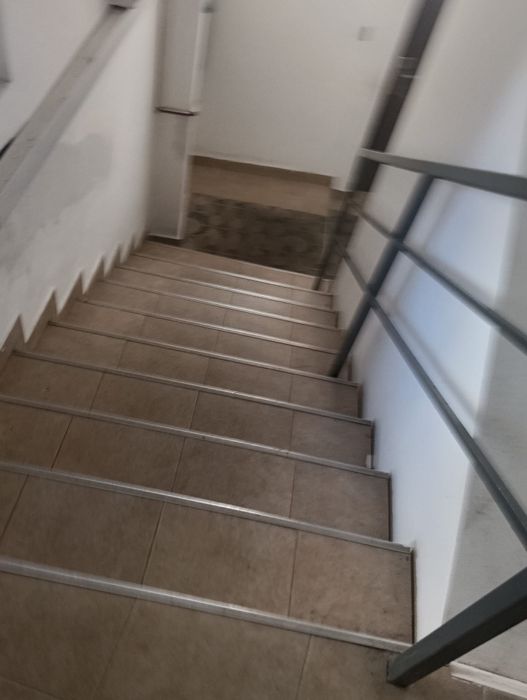 Vând ap cu 2 camere in Tg Jiu