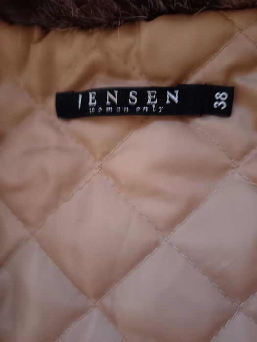 Дамски елек ONLY Л размер без забележки веднъж обличан 10лв