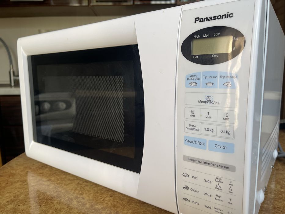 Продам б/у микроволновую печь Panasonic NN-MX26WF