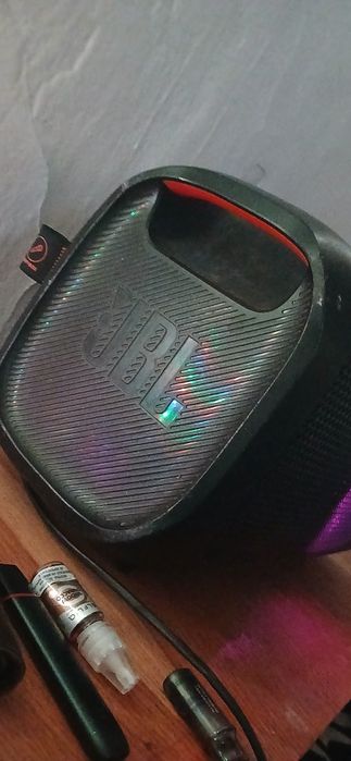 Boxa JBL 100W este impecabila acept si schimb
