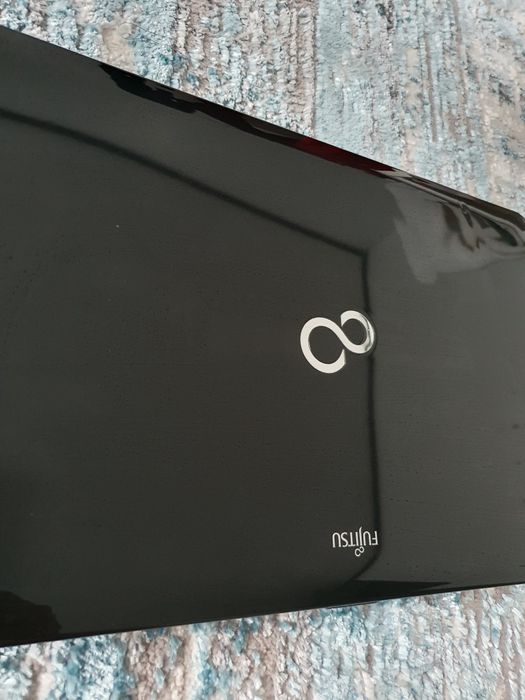 Продаю ноутбук Fujitsu.