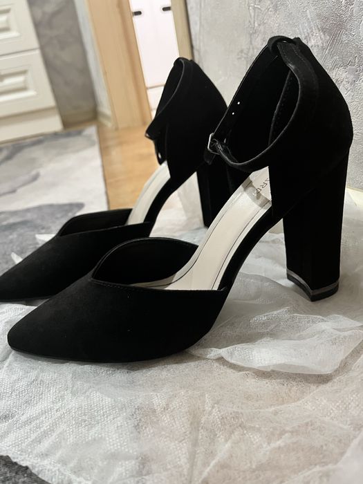 Туфли замшевые на каблуке