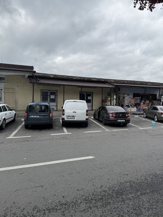 Vând spațiu comercial