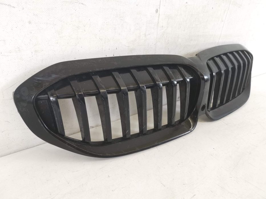 БМВ 3 Седан / BMW 3 Sedan [ - ] Оригинална радиаторна решетка в добро