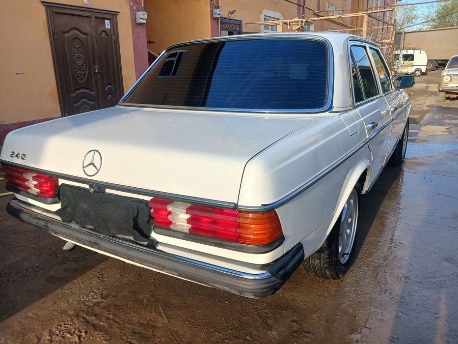 Мерседес Бенз 123