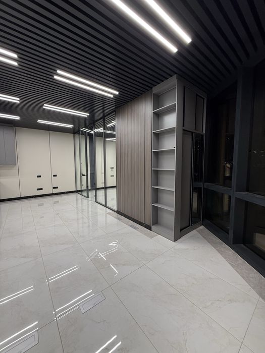 Piramit Tower ofis ijaraga 81m² |Tayyor remont | Parkovka bor | Markaz