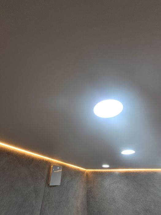 Натяжные потолки .