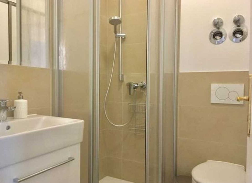 Дава се под наем Двустаен апартамент в Пловдив, Център - 65 кв.м за 280.5 € - Снимка #2