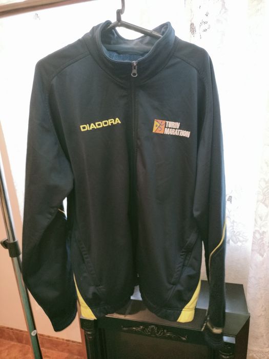 Vând bluză Diadora