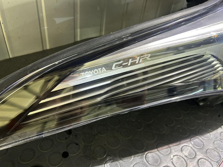 Десен фар от Honda ch-r