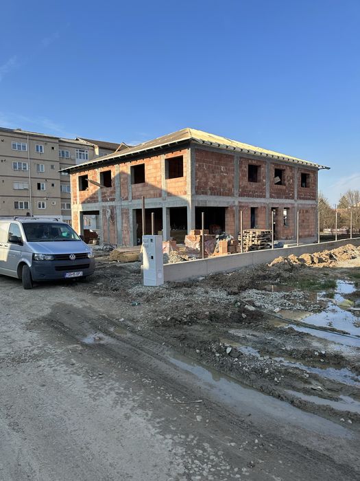 Constructii la rosu,fundatii,garduri,structura,meseriasi!