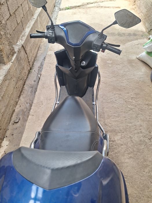 Skuter sotiladi yaxshi ko'rinishda elektr