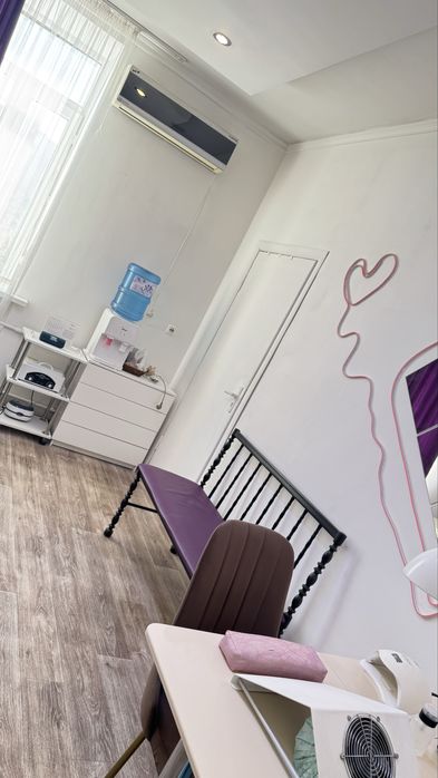 Сдается маникюрный стол место