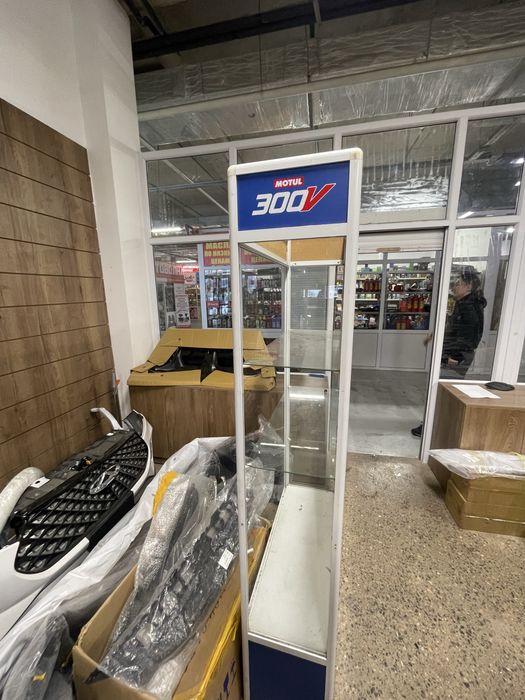 Стекляная полка витрина