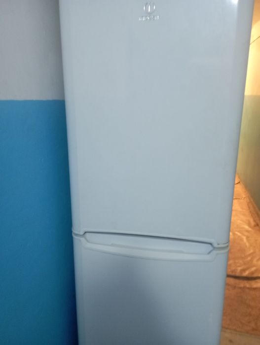 Холодильник indesit