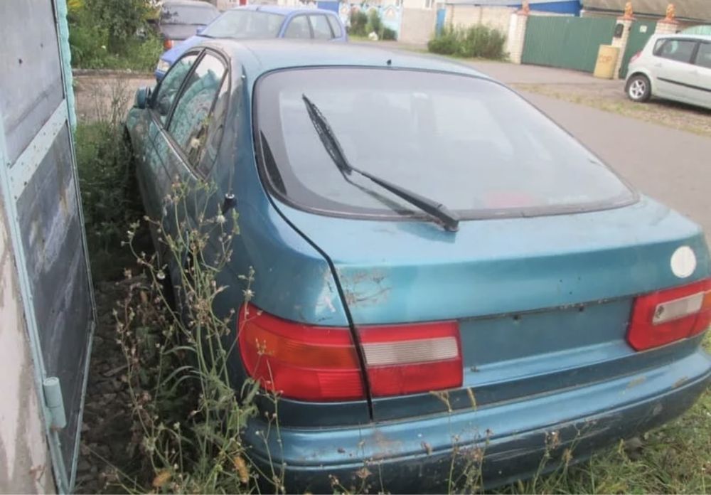 Toyota Karina e Карина е в разборе