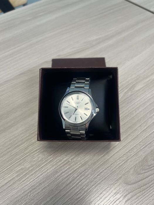 Фирменные часы Casio quartz